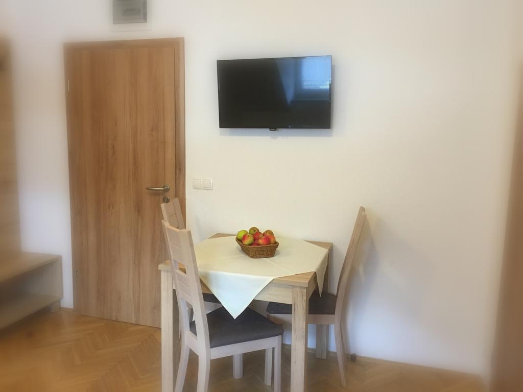 Apartmaji In Sobe Tina 克拉尼斯卡戈拉 外观 照片